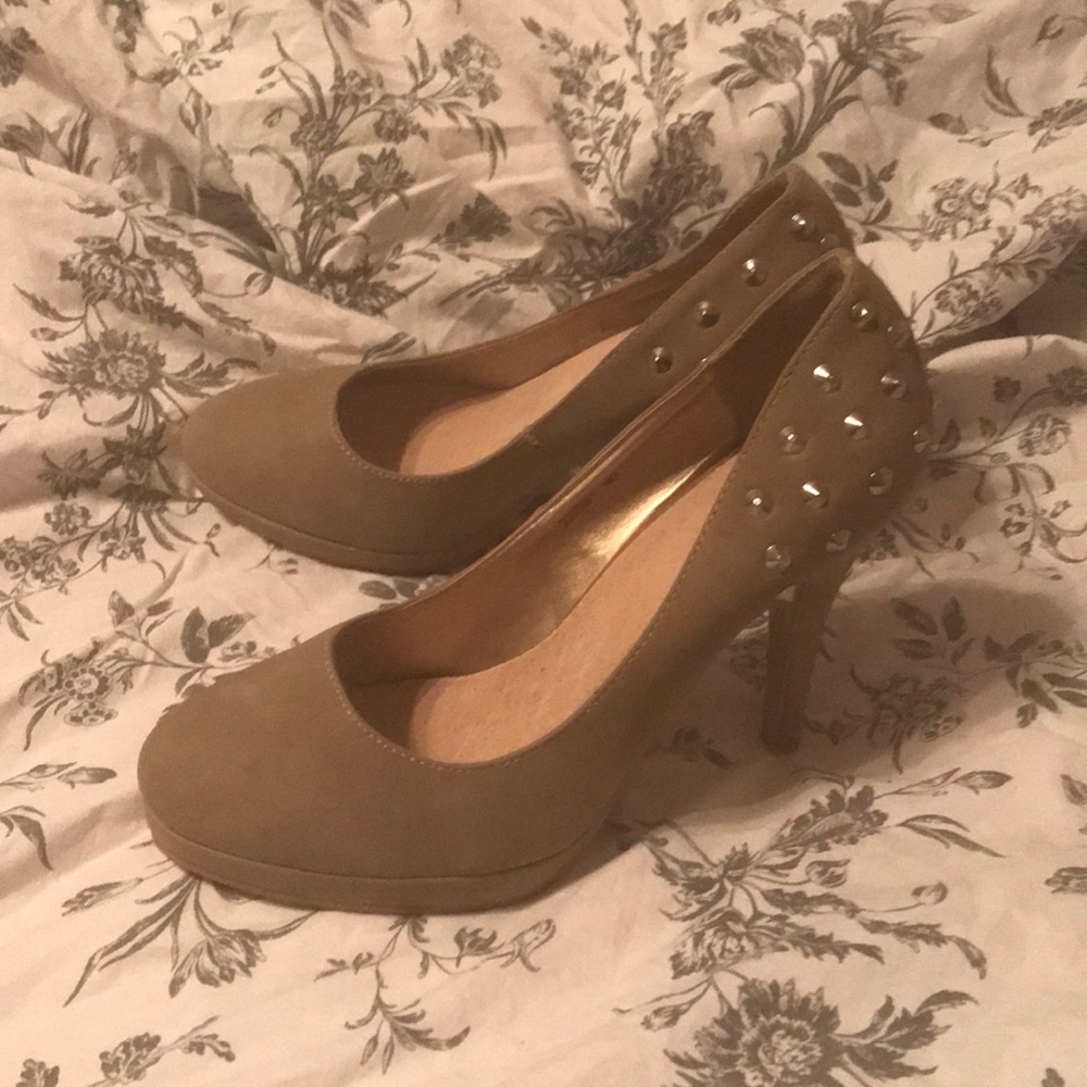 Olive Tan Spiked Studded Heels
